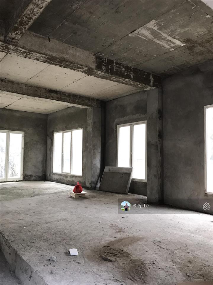 Bán gấp bt đơn lập 350m2 vinhomes riverside, 100 tỷ, có sông sau nhà, nở hậu, không lỗi phong thủy