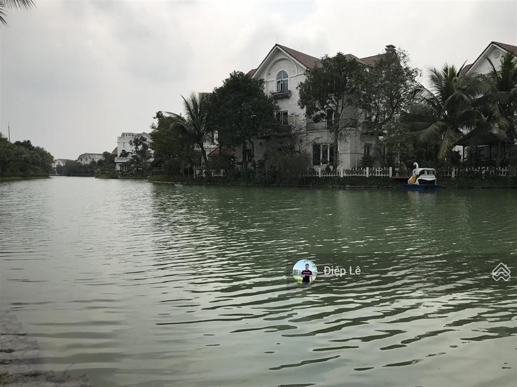 Bán gấp bt đơn lập 350m2 vinhomes riverside, 100 tỷ, có sông sau nhà, nở hậu, không lỗi phong thủy
