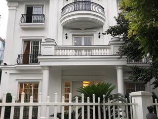 Cho thuê bt đơn lập hoa phượng 151m2, hoàn thiện đẹp, đường thông thoáng, đủ đồ giá 30 triệu/ tháng
