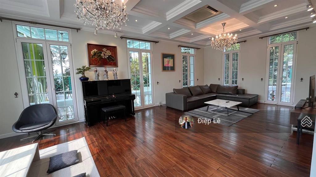 200 tỷ bt vip bằng lăng 500m2, đơn lập, hoàn thiện mới siêu đẹp, ngã ba sông rộng nội khu yên tĩnh