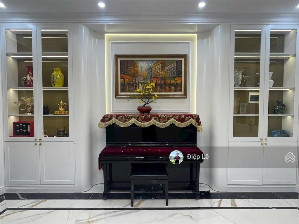 Cho thuê liền kề 90m2 dự án vinhomes harmony, ngay sát hồ, hoàn thiện đẹp full đồ, có thang máy