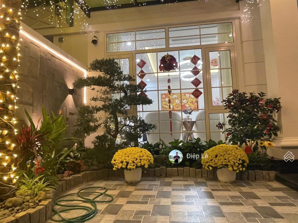 Cho thuê liền kề 90m2 dự án vinhomes harmony, ngay sát hồ, hoàn thiện đẹp full đồ, có thang máy