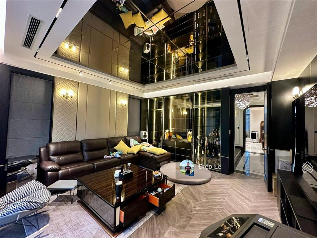 100 tỷ bt hoa sữa 300m2 hoàn thiện đẹp, mặt công viên đỗ xe thoải mái , sông sau liền nhà rất rộng