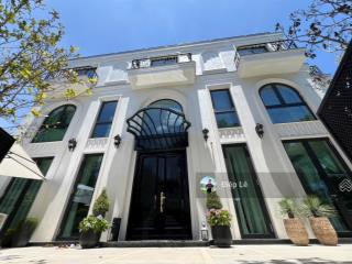 100 tỷ bt hoa sữa 300m2 hoàn thiện đẹp, mặt công viên đỗ xe thoải mái , sông sau liền nhà rất rộng