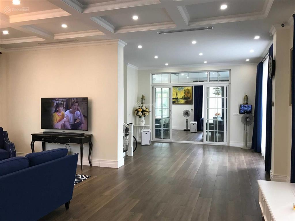 50tr/tháng bt hoa sữa, 225m², hoàn thiện đẹp, đường rộng thông thoáng, mặt công viên, sông rộng