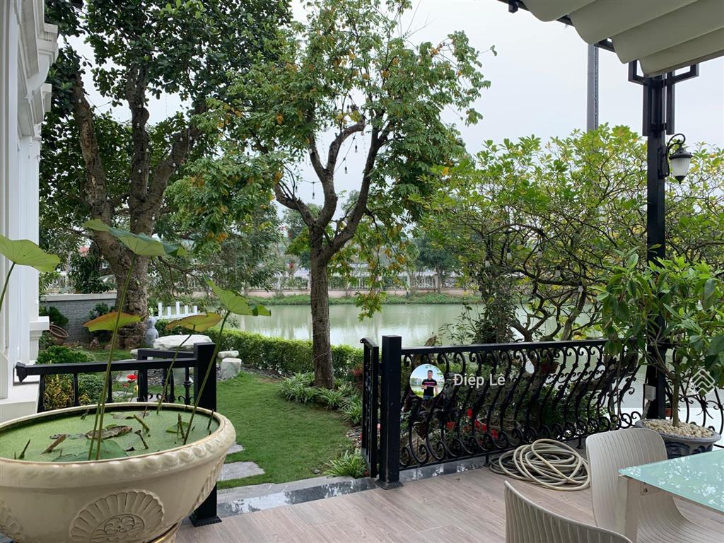 100 tỷ bt hoa sữa 300m2 hoàn thiện đẹp, mặt công viên đỗ xe thoải mái , sông sau liền nhà rất rộng