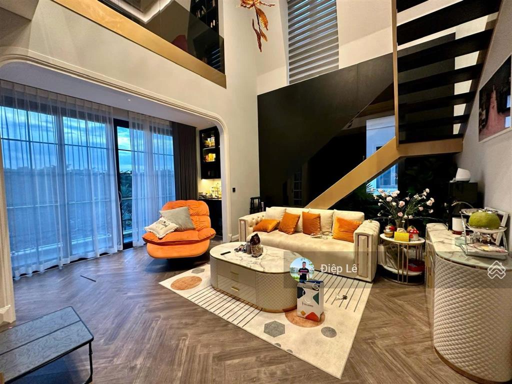 100 tỷ bt hoa sữa 300m2 hoàn thiện đẹp, mặt công viên đỗ xe thoải mái , sông sau liền nhà rất rộng