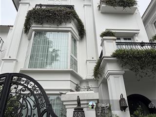 Bt hoa sữa 250m2 hoàn thiện đẹp, vị trí trung tâm gần bis almaz, sau nhà sông rộng, giá 53tr/tháng