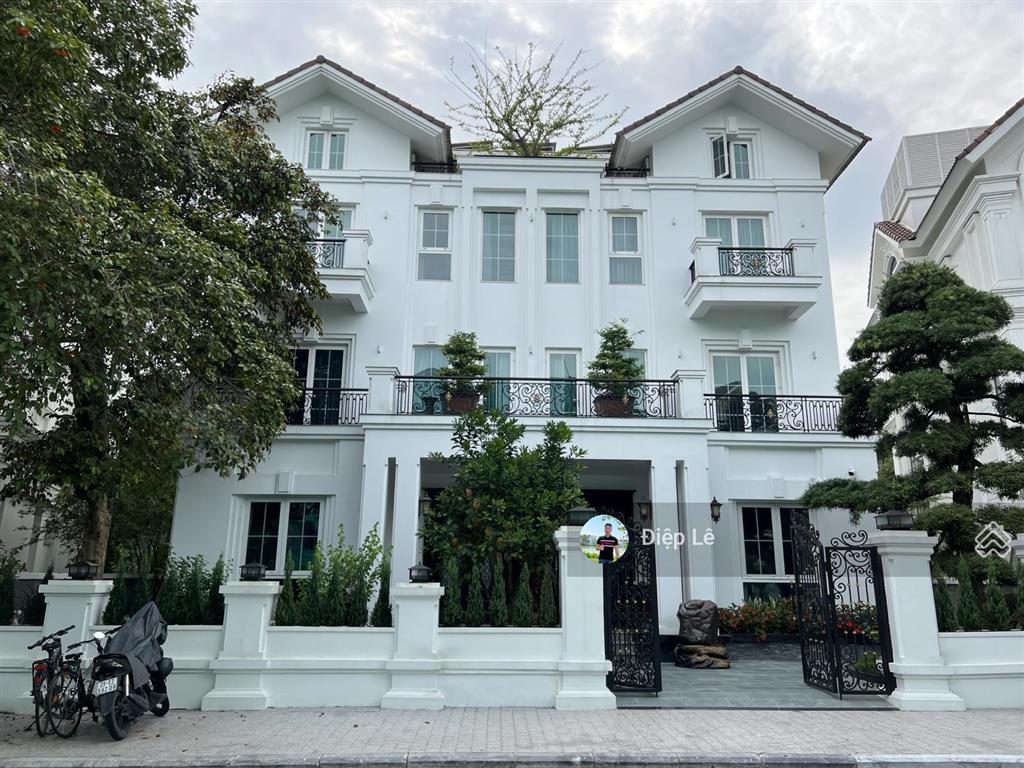 Cặp song lập hoa sữa vinhomes riverside đất nở hậu, hoàn thiện đẹp, đường thoáng, sông rộng