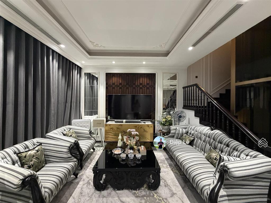 Cặp song lập hoa sữa vinhomes riverside đất nở hậu, hoàn thiện đẹp, đường thoáng, sông rộng