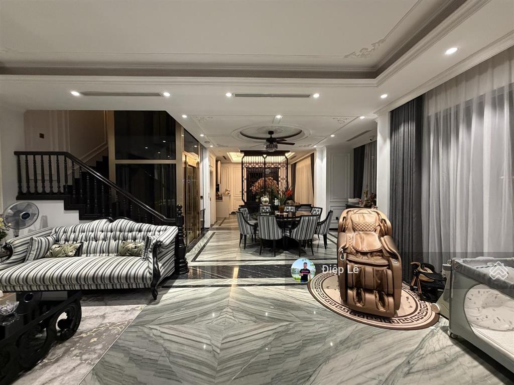 Cặp song lập hoa sữa vinhomes riverside đất nở hậu, hoàn thiện đẹp, đường thoáng, sông rộng