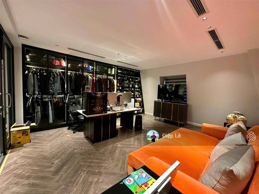 Cặp song lập hoa sữa vinhomes riverside đất nở hậu, hoàn thiện đẹp, đường thoáng, sông rộng