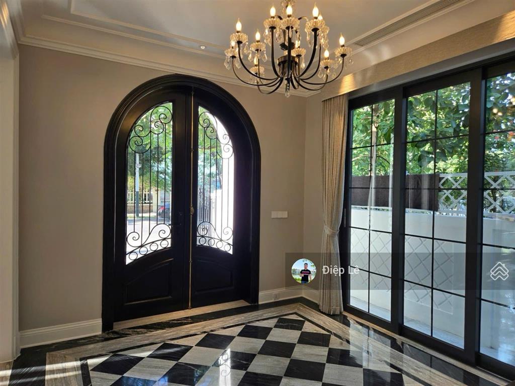 51 tỷ bt hoa phượng 151m2, hoàn thiện đẹp, đường thông thoáng, mặt công viên, view ngã ba sông rộng
