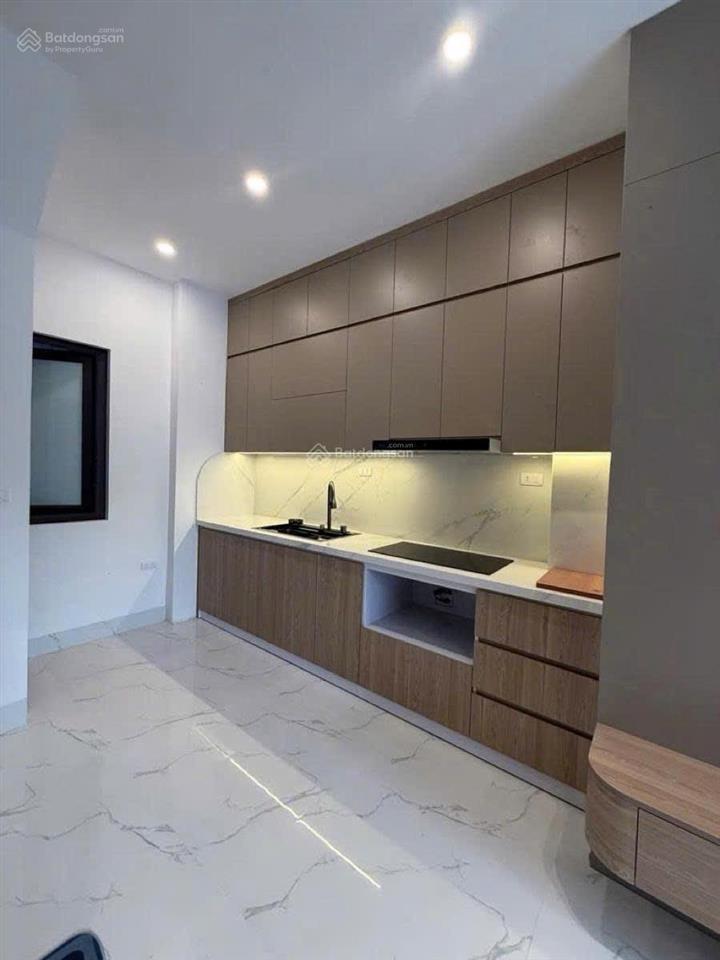 Bán nhà việt hưng, dt34m2  5 tầng  3 ngủ  full nội thất ,ô tô đỗ ngõ, chỉ việc xách vali vào ở