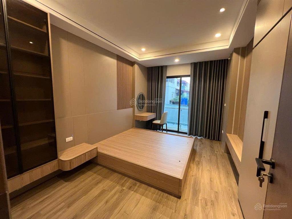 Bán nhà việt hưng, dt34m2  5 tầng  3 ngủ  full nội thất ,ô tô đỗ ngõ, chỉ việc xách vali vào ở