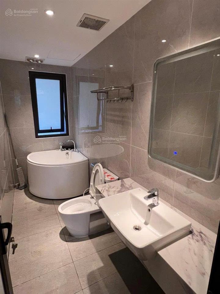 Bán nhà việt hưng, dt34m2  5 tầng  3 ngủ  full nội thất ,ô tô đỗ ngõ, chỉ việc xách vali vào ở