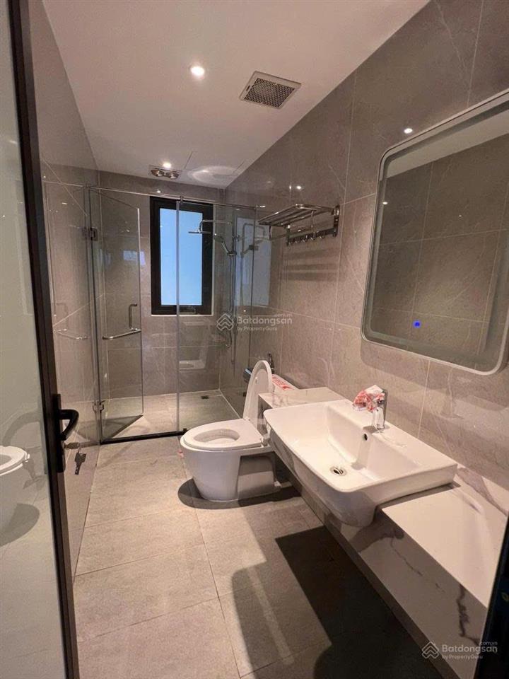 Bán nhà việt hưng, dt34m2  5 tầng  3 ngủ  full nội thất ,ô tô đỗ ngõ, chỉ việc xách vali vào ở