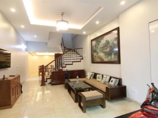 Cho thuê nhà riêng phố gia thượng, long biên gần trường pháp. giá thuê 15tr/th 0989 318 ***