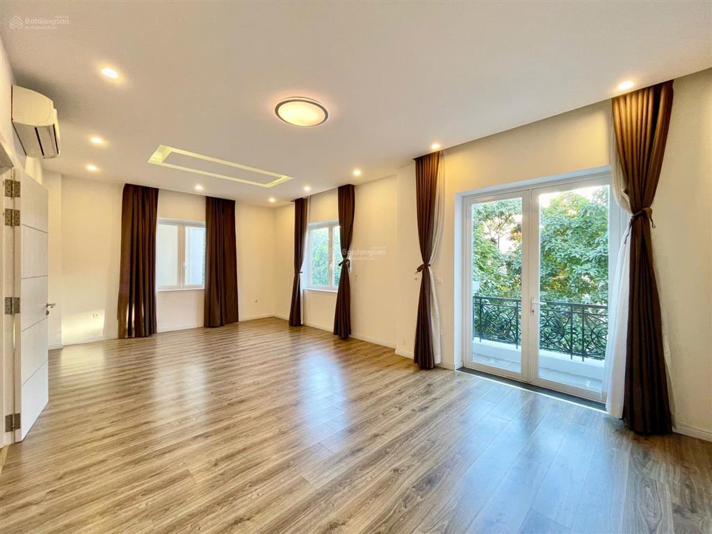 Cho thuê biệt thự liền kề vinhomes riverside không đồ. giá thuê 30tr/tháng