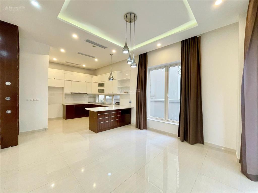 Cho thuê biệt thự liền kề vinhomes riverside không đồ. giá thuê 30tr/tháng