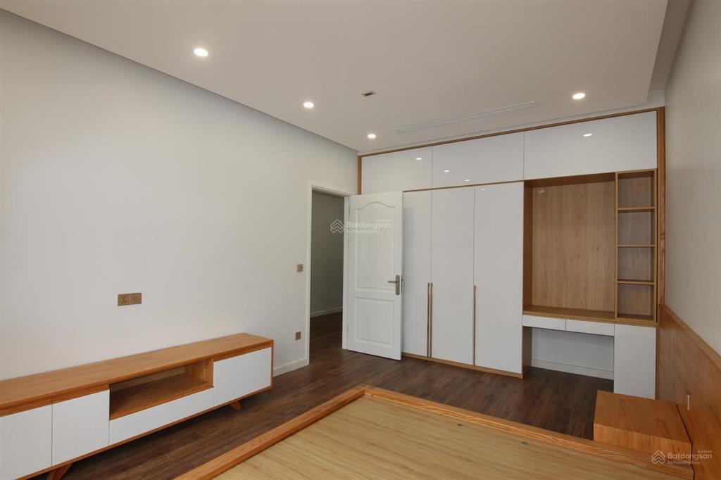 Cho thuê biệt thự liền kề vinhomes harmony bên hồ giá thuê 25tr/tháng.  0989 318 ***