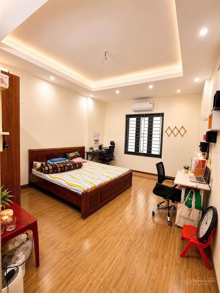 Bán nhà thạch bàn, long biên 46.6m², 4t đường 6m ô tô tránh  tương lai thành lô góc mặt đường lớn