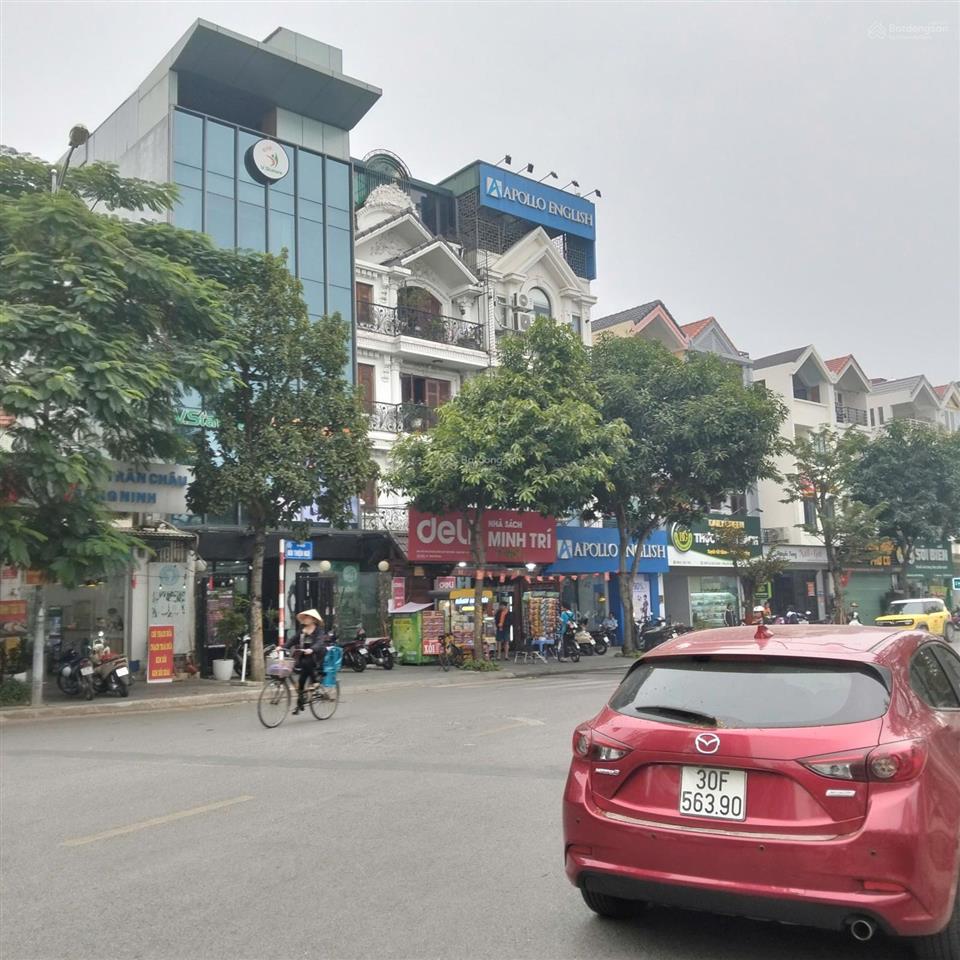 Nhà liền kề 120m2, 4 tầng, 5 phòng ngủ, thang máy, nội thất nhập khẩu siêu sang trọng đt việt hưng