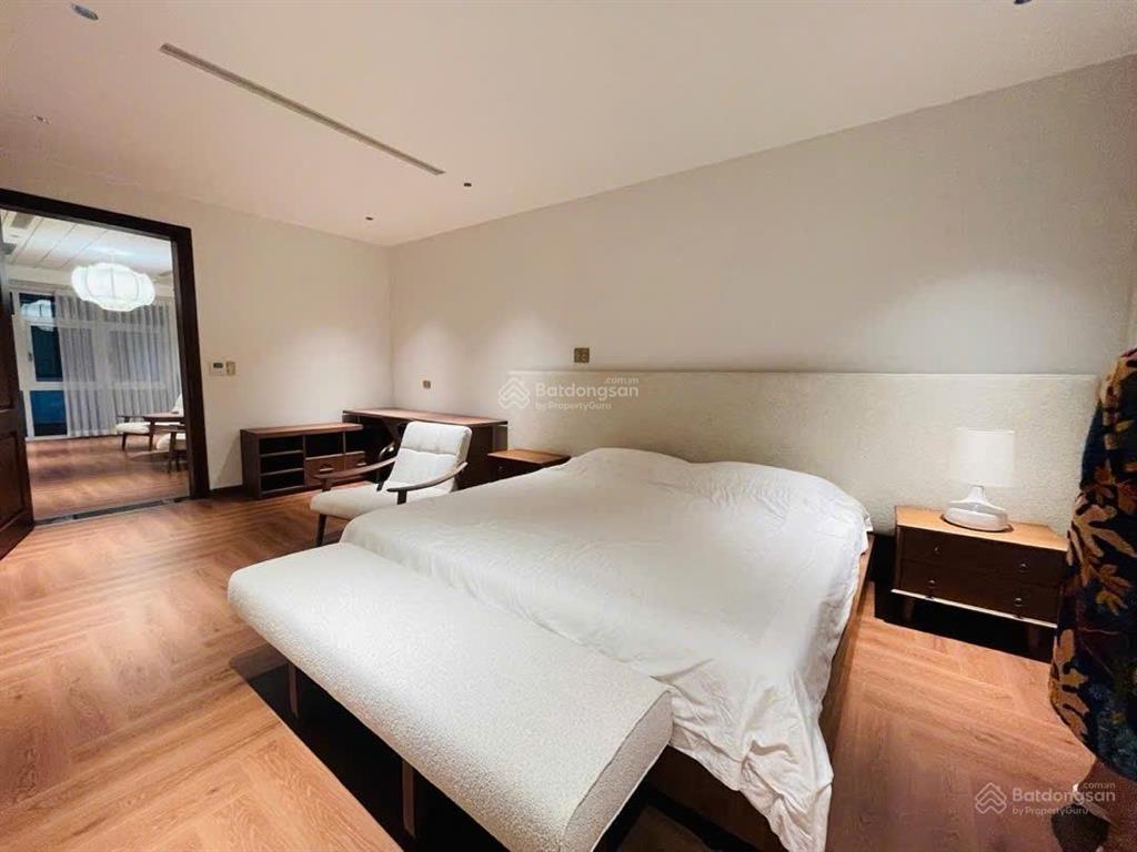 Nhà liền kề 120m2, 4 tầng, 5 phòng ngủ, thang máy, nội thất nhập khẩu siêu sang trọng đt việt hưng