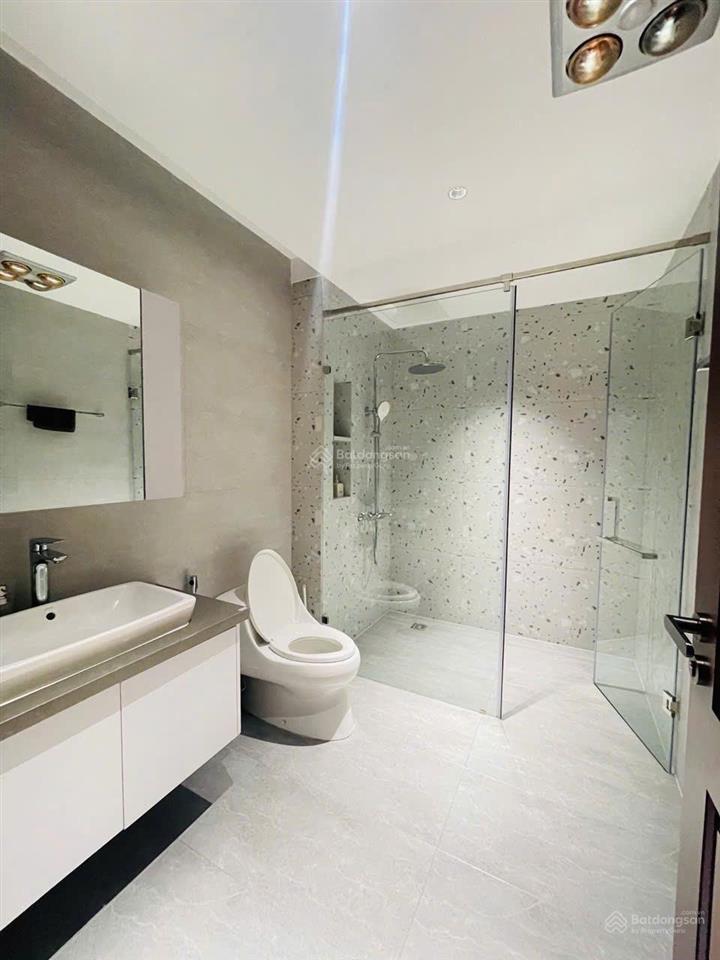 Nhà liền kề 120m2, 4 tầng, 5 phòng ngủ, thang máy, nội thất nhập khẩu siêu sang trọng đt việt hưng