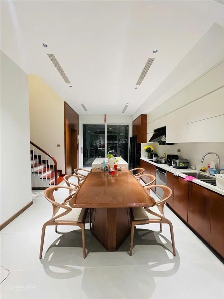 Liền kề mặt phố 120m, 4 tầng, fun nội thất nhập khẩu, thang máy, nhà rất đẹp, 4 ngủ, view cực đẹp