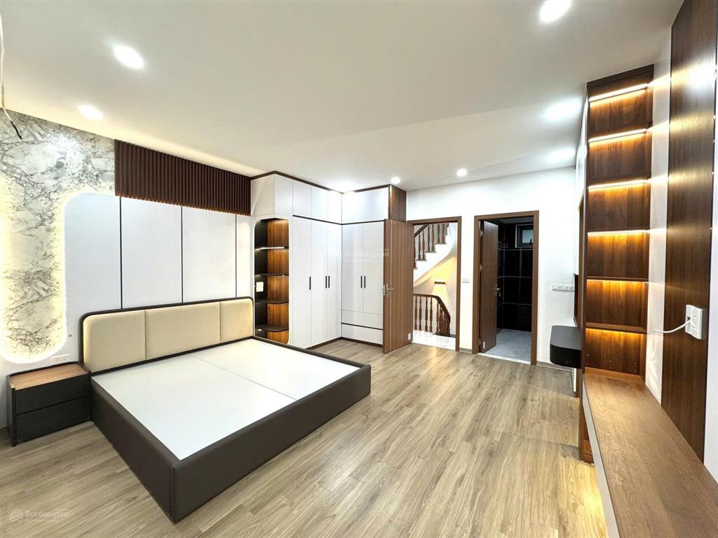 Giảm 500 triệu nhà đẹp 5 tầng 3 ngủ 3wc, fun nội thất đẹp xịn, oto cách nhà 30m, phúc lợi