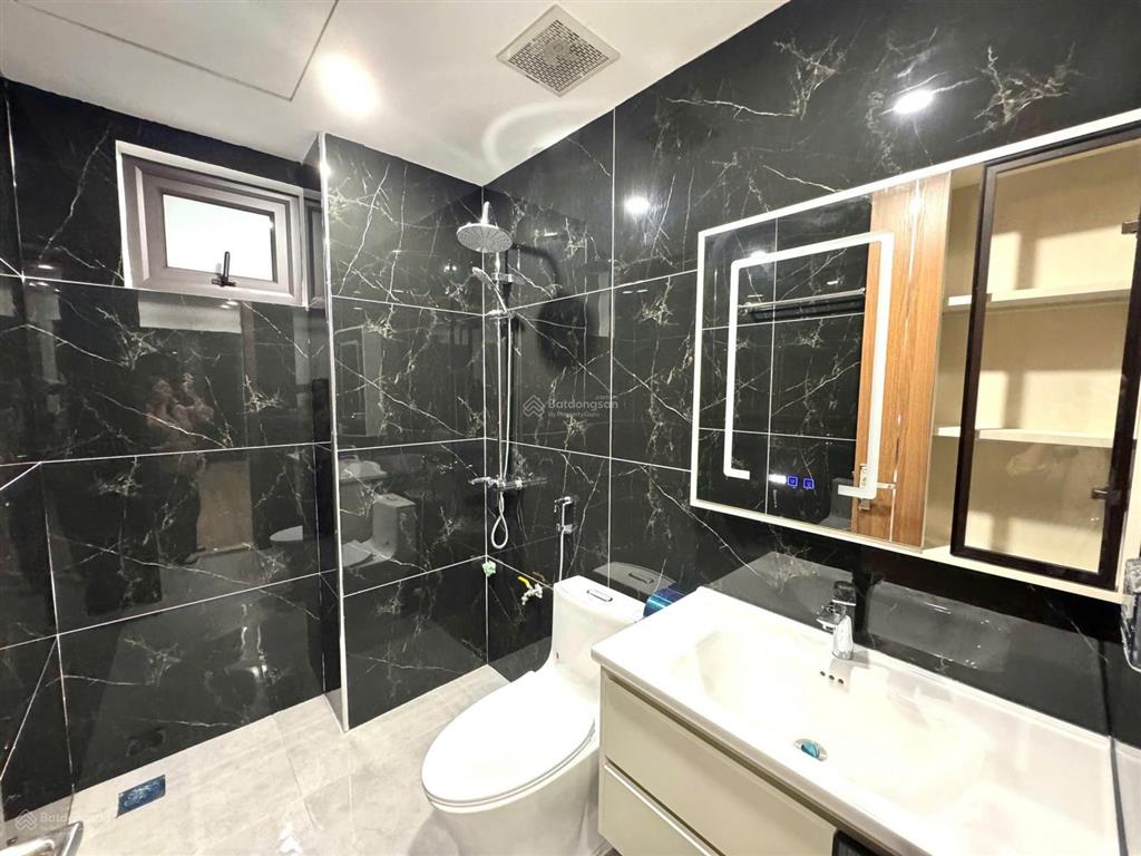 Giảm 500 triệu nhà đẹp 5 tầng 3 ngủ 3wc, fun nội thất đẹp xịn, oto cách nhà 30m, phúc lợi