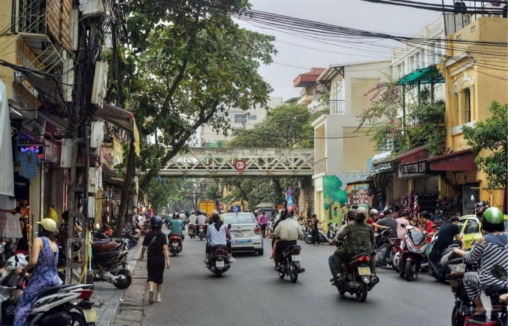 Cần bán nhà 3 tầng, hai mặt thoáng, diện tích thực 30m mặt phố hàng giấy  chợ đồng xuân