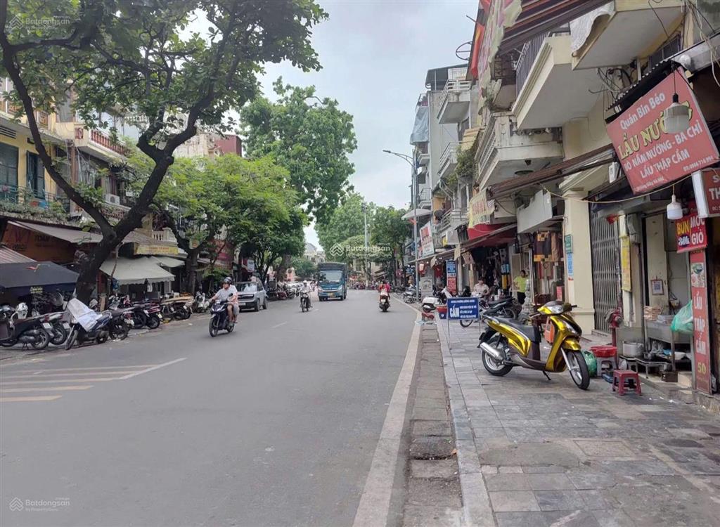 Cần bán nhà 3 tầng, hai mặt thoáng, diện tích thực 30m mặt phố hàng giấy  chợ đồng xuân