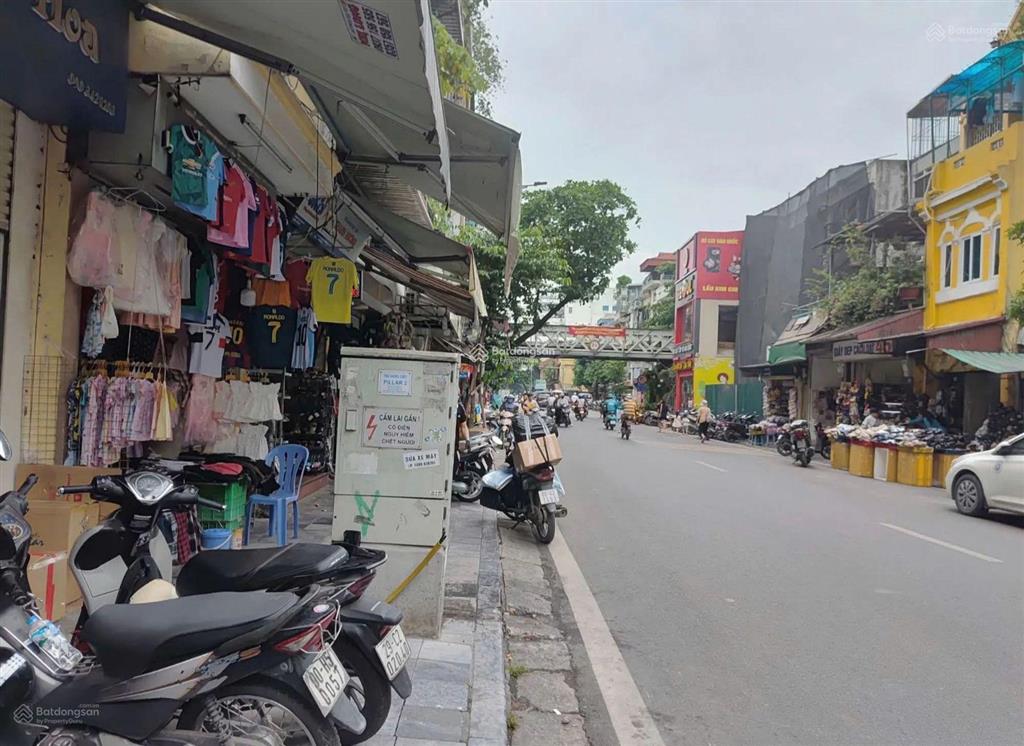 Cần bán nhà 3 tầng, hai mặt thoáng, diện tích thực 30m mặt phố hàng giấy  chợ đồng xuân