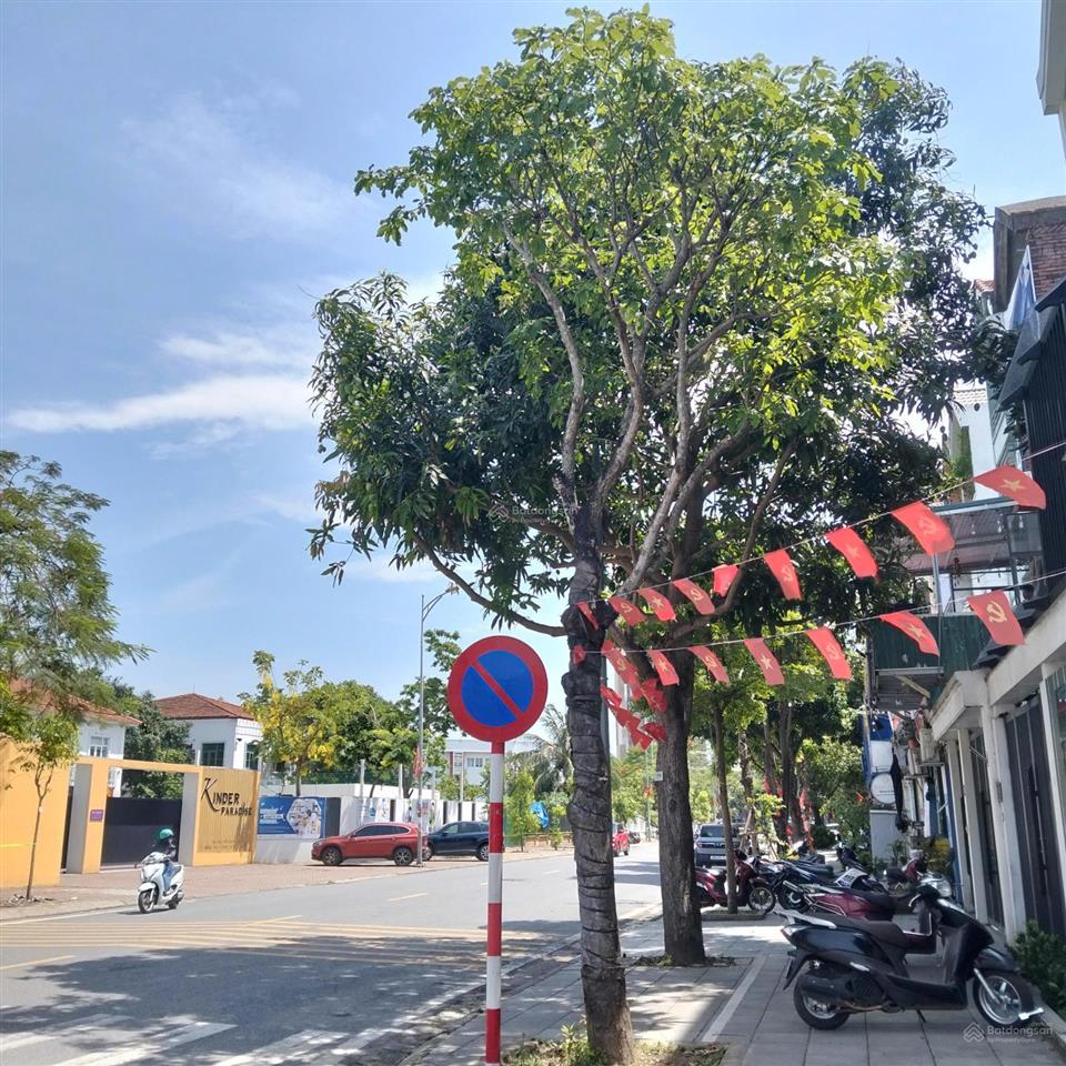 Chỉ 39,9 tỷ bạn có nhà 120m, xây 4 tầng, mặt phố 21m, view thoáng vĩnh viễn