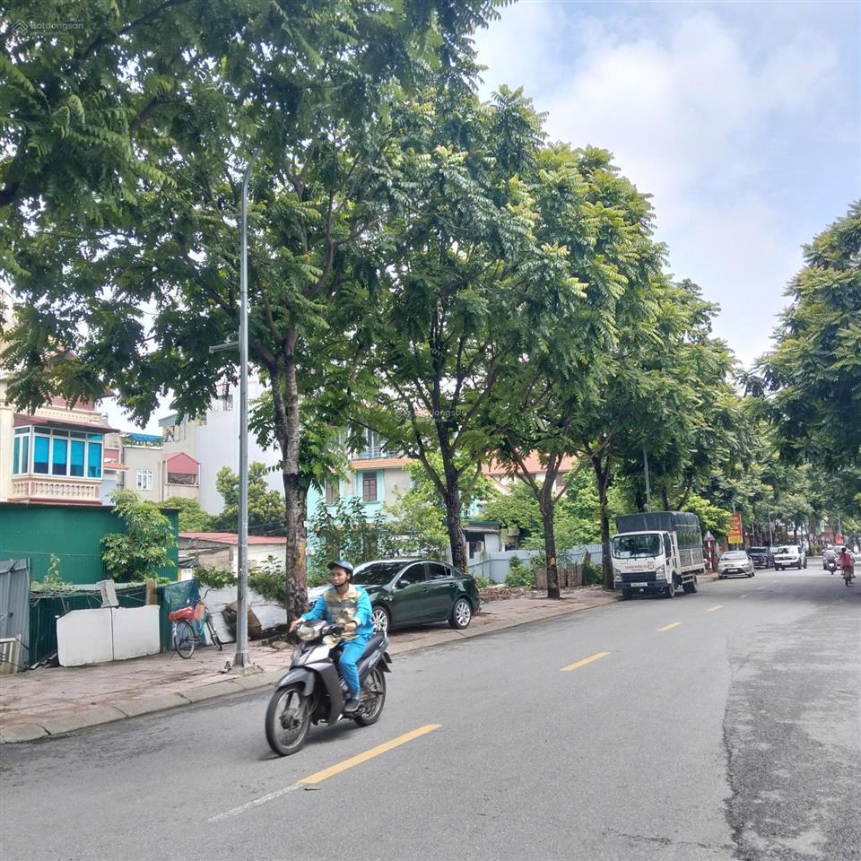 Nhà 1 tầng, diện tích 122m, mặt tiền 9,6m, 3 mặt đường cần tìm chủ mới, chỉ hơn 20 tỷ
