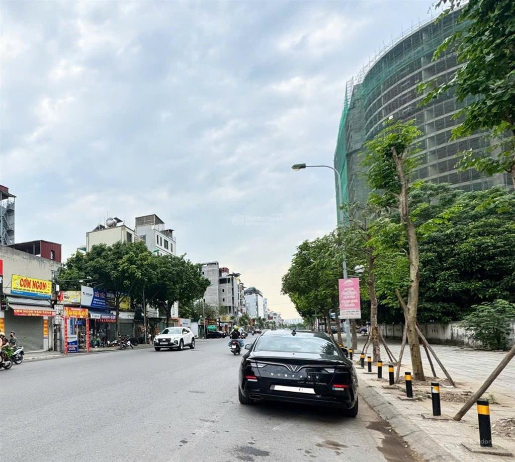 93m2 x 7,5m mt x 3 tầng mặt phố nguyễn lam giảm 3 tỷ cần bán nhanh