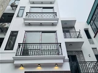 Nhà đẹp 6 tầng 4 phòng ngủ, thang máy, ô tô kia đỗ cửa, cách phố chính vài bước chân