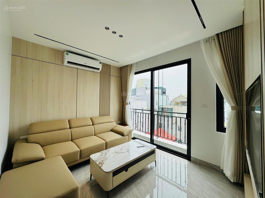 Nhà đẹp 6 tầng 4 phòng ngủ, thang máy, ô tô kia đỗ cửa, cách phố chính vài bước chân