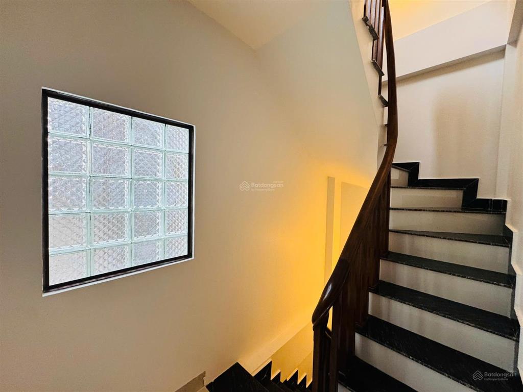 Nhà đẹp 6 tầng 4 phòng ngủ, thang máy, ô tô kia đỗ cửa, cách phố chính vài bước chân