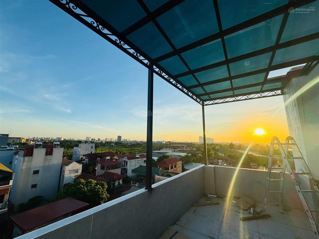 Nhà đẹp 6 tầng 4 phòng ngủ, thang máy, ô tô kia đỗ cửa, cách phố chính vài bước chân