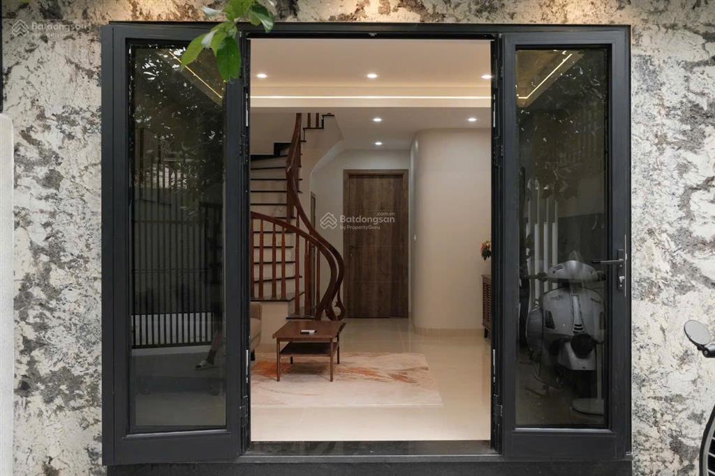 Nhà 4 tầng 70m, 4 phòng ngủ, chuẩn bị ra đường 12,5m (xây đã lùi quy hoạch) lệ mật việt hưng