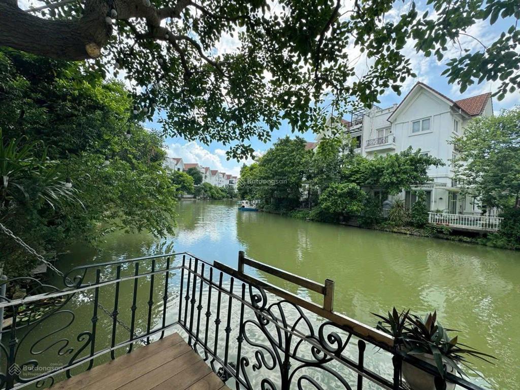 Biệt thự hoa sữa 225m, hoàn thiện đẹp cần tìm chủ nhân mới