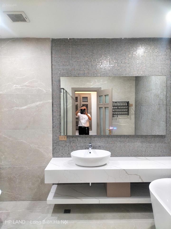 52,5 tỷ nhà 5 tầng tk villa với 500m2 sàn rất sang khu hh 04 (khu tk riêng cho đt việt hưng)