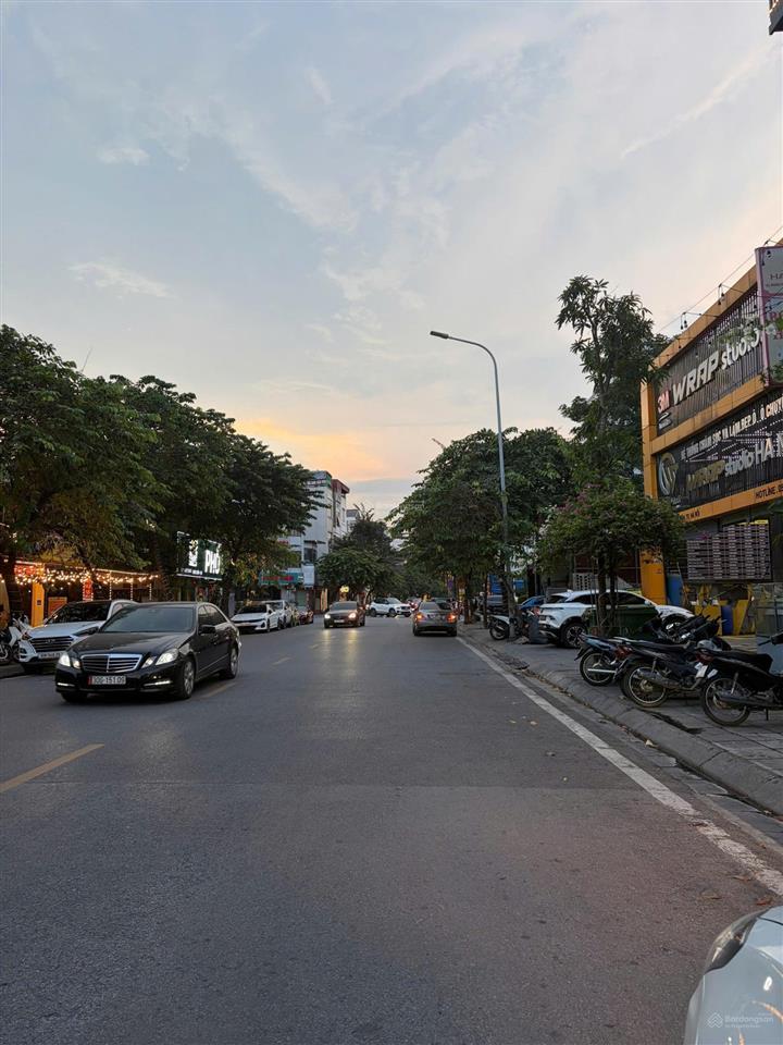 8x tỷ lô đất mặt phố việt hưng, diện tích 298,3, x35m rất cần bán, thương lượng trực tiếp