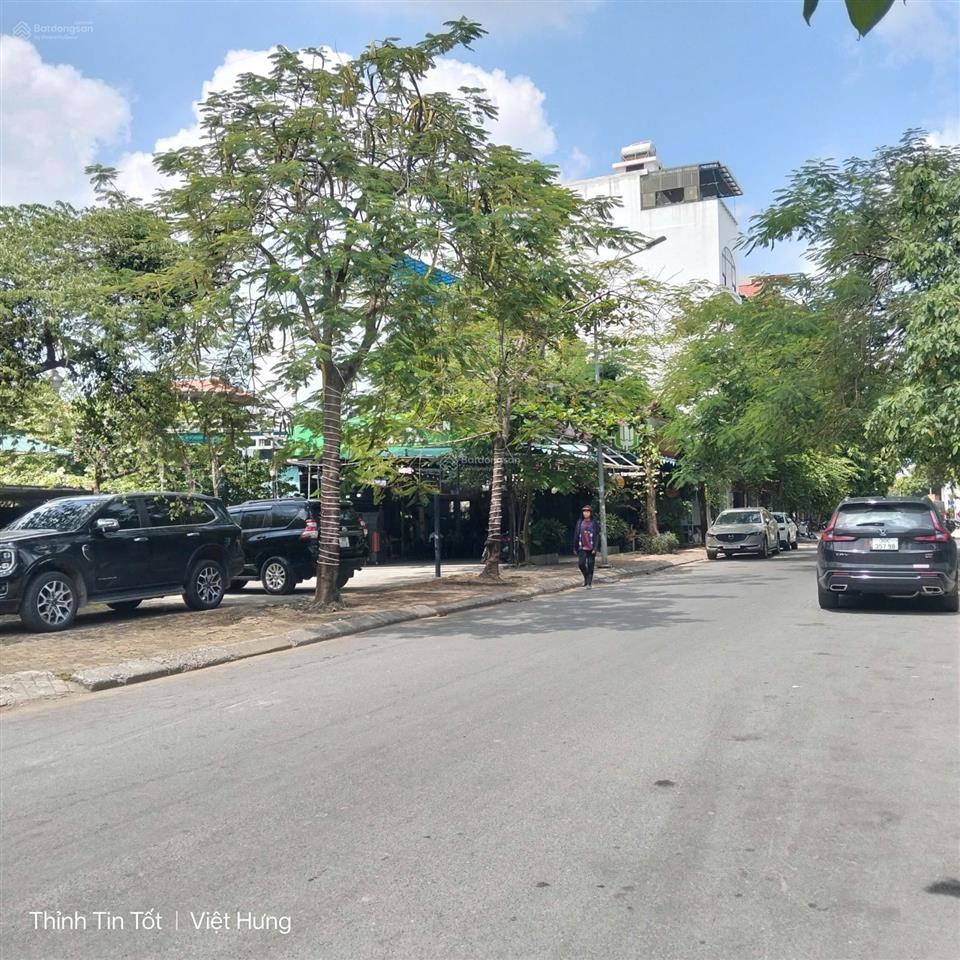 8x tỷ lô đất mặt phố việt hưng, diện tích 298,3, x35m rất cần bán, thương lượng trực tiếp