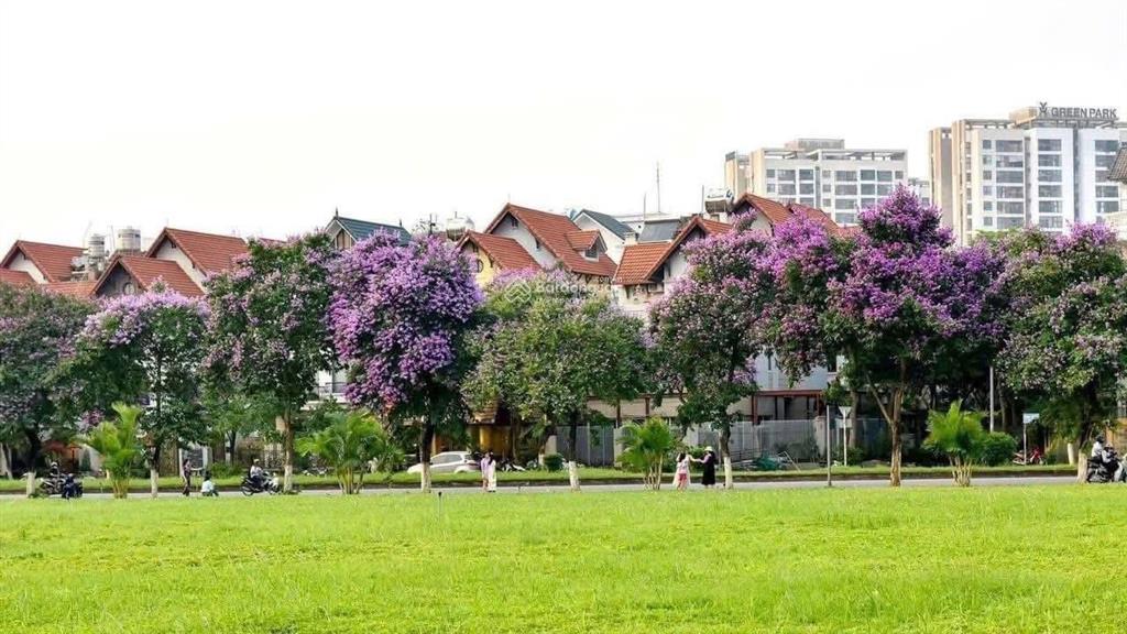 Biệt thự đơn lập, mặt phố, căn góc 223m cần bán nhanh  đô thị việt hưng, lb, hn