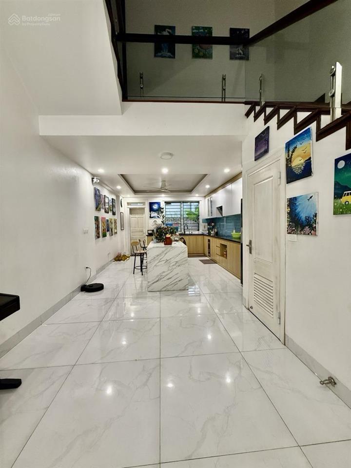 Bán nhà 4 tầng kẻ tạnh 128m2. 4.5m mặt tiền. 2 ô tô vào nhà