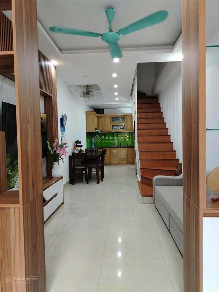 Nhà 4 tầng kẻ tạnh long biên mặt ngõ thông 7.5tỷ. oto đỗ cửa
